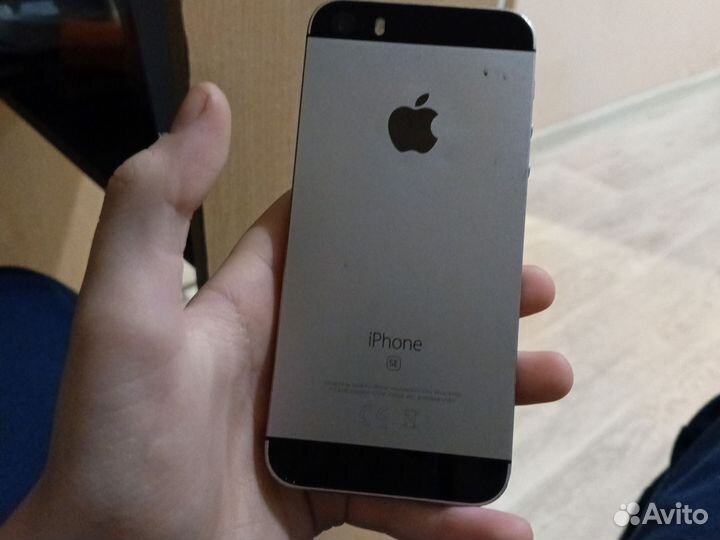 iPhone SE, 32 ГБ