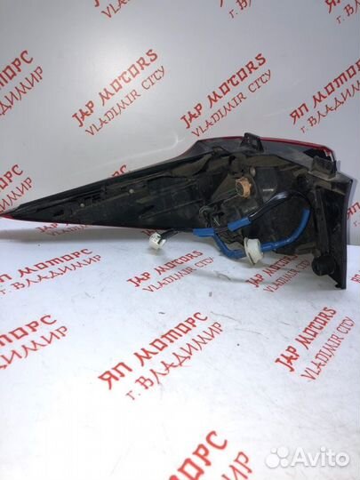 Фонарь задний правый Mazda Premacy CW LF 2011