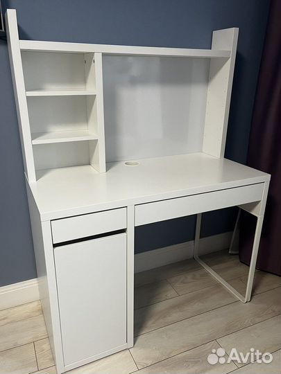 Письменный стол для школьника белый