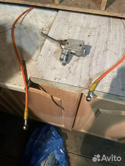 Ручка тормоза левая, со шлангом на питбайк