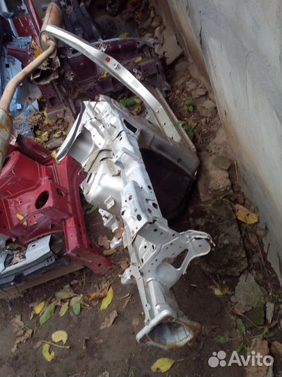 Мазда 3 левая четверть со средней стойкой