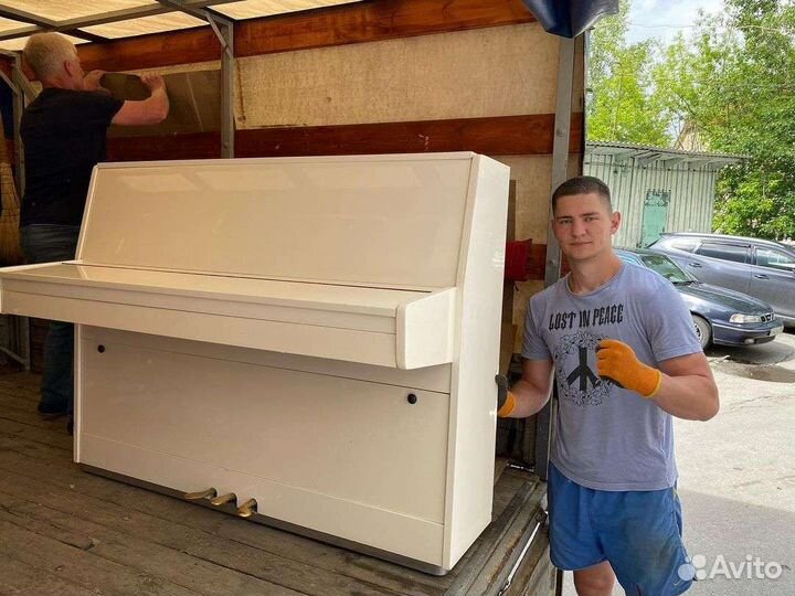 Грузчики такелажники, Перевозка пианино