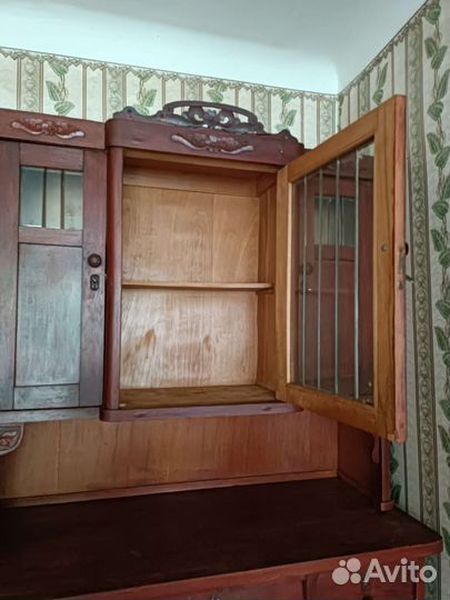 Старинный антикварный шкаф буфет