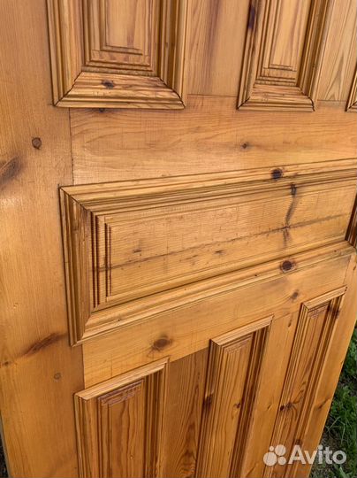 Дверь входная деревянная