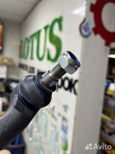 Рулевой наконечник левый VW transporter T4