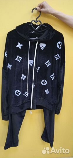 Костюм спортивный