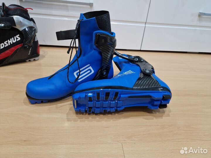 Лыжные ботинки коньковые spine