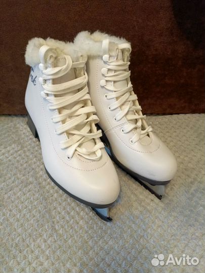 Коньки фигурные женские р. 37