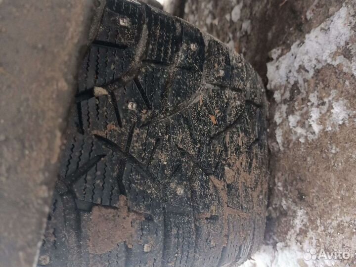 Bridgestone Blizzak Spike-02 235/55 R18