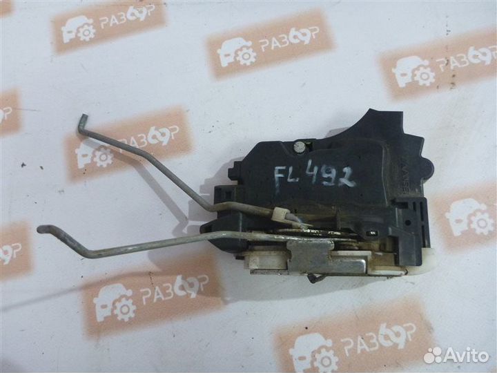 Замок двери передний левый Mitsubishi Lancer CS1A