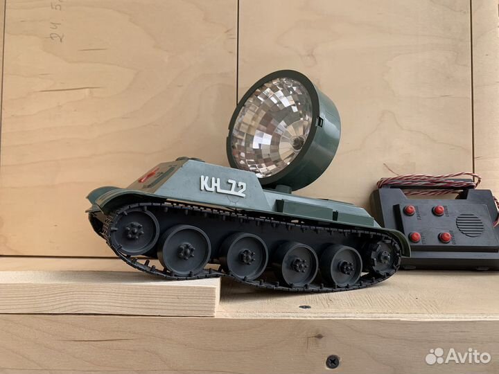 Игрушка СССР танк - кн 72 на пульте управления