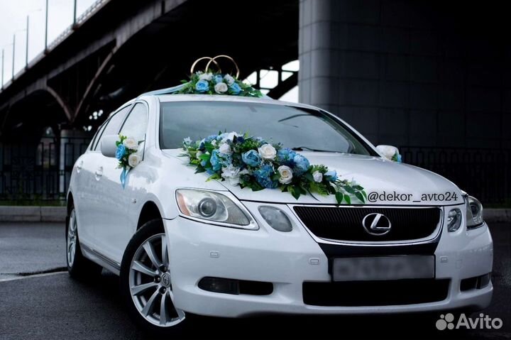 Свадебное украшение на машину