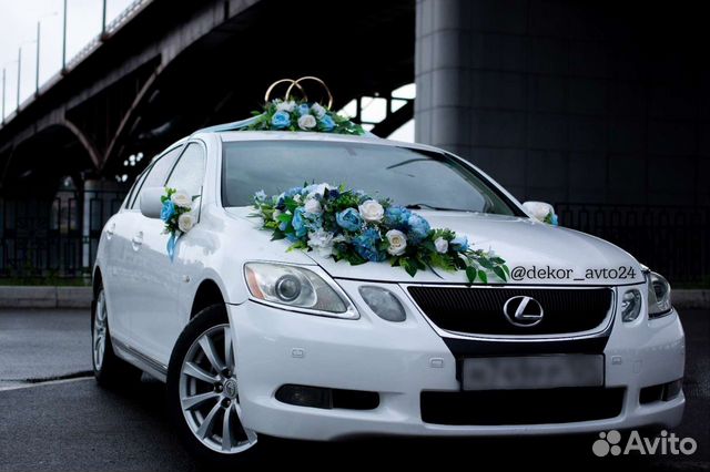 Свадебное украшение на машину