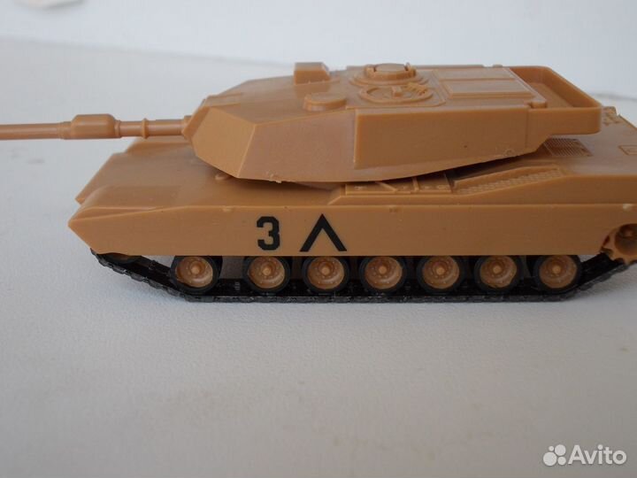 Модель американского танка М1 А1 абрамс 1/100