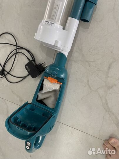 Вертикальный безпроводной пылесос Makita