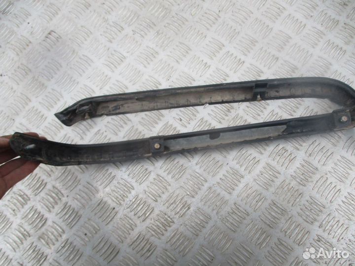 Молдинги задних фонарей Mercedes W123 (1982)