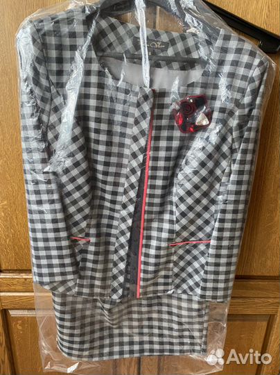 Костюм женский с юбкой 48 50 новый