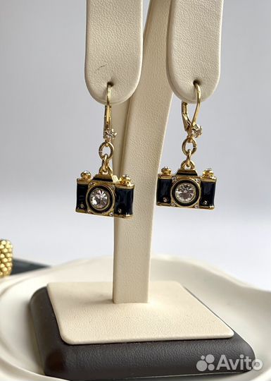 Оригинальные серьги от компании Betsey Johnson