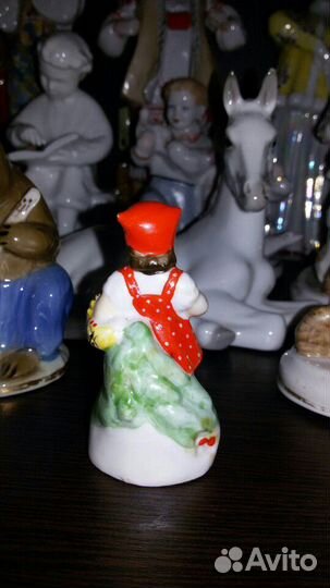 Фарфоровая статуэтка