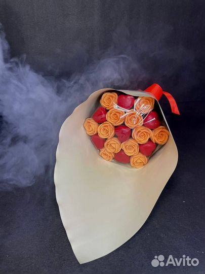 Шоколадные Розы и Сердца - 19 шт в Букете