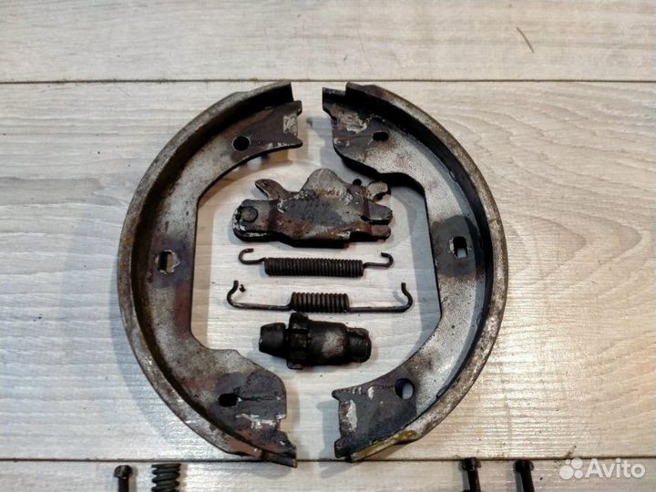 Колодки ручника Bmw X5 E53 M54B30 01/2004