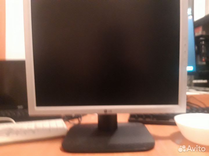 Монитор Lg flatron l1718s
