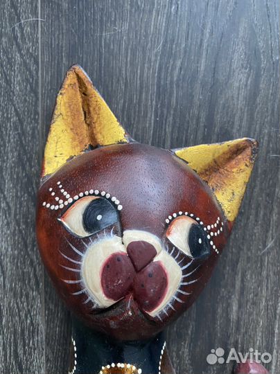 Статуэтка кошки из дерева