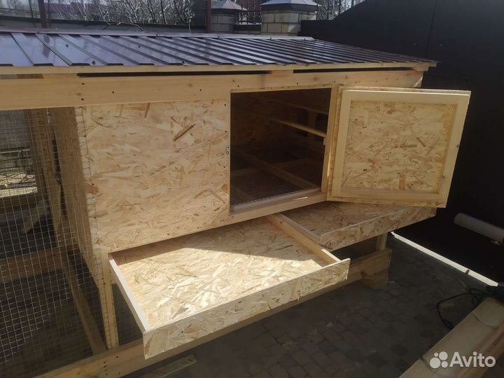 Большой двухсекционный курятник