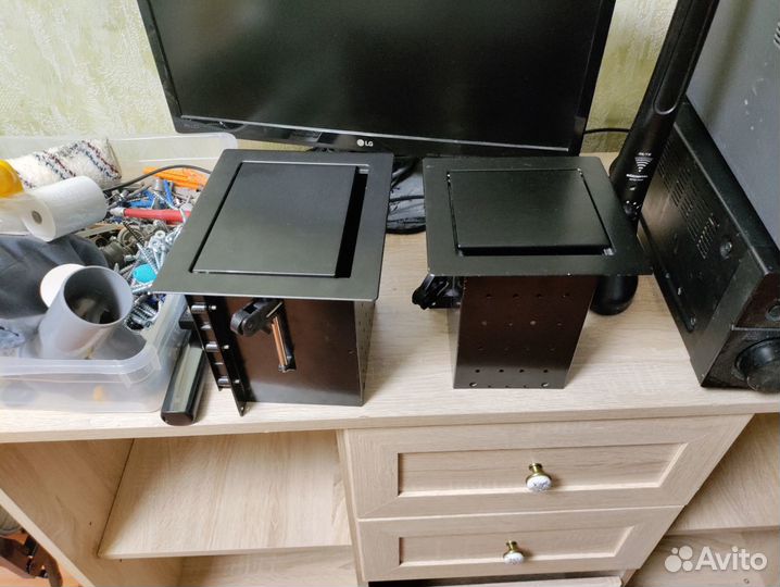 Лючек врезной в стол Extron