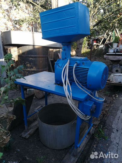 Зернодробилка-крупорушка