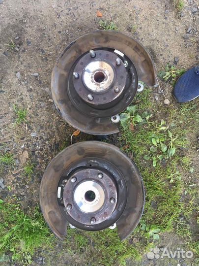 Поворотный кулак задний Toyota Sequoia