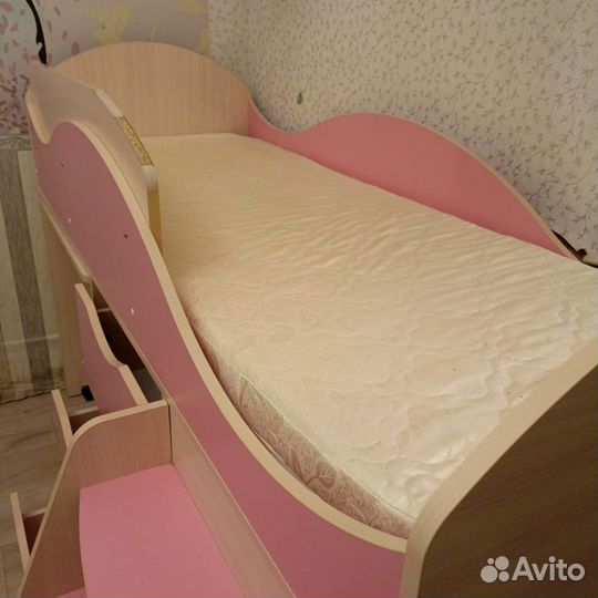 Кровать чердак со столом бу