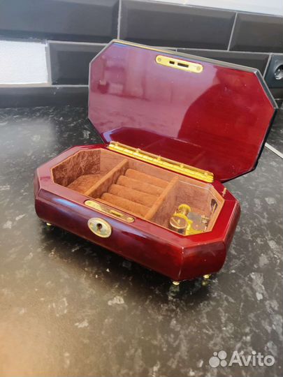 Музыкальная шкатулка для украшений