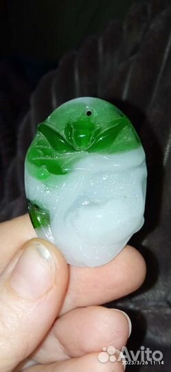 Резной кулон