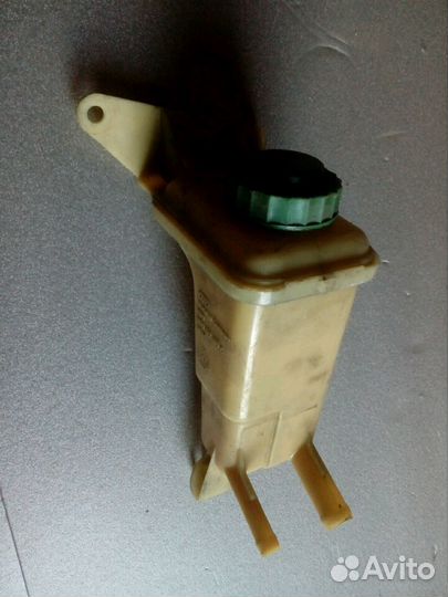 Бачок гидроусилителя Audi A4,A6,Vw Passat B5