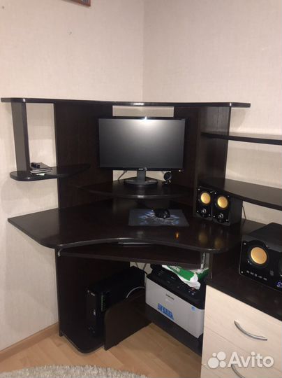 Компьютерный стол