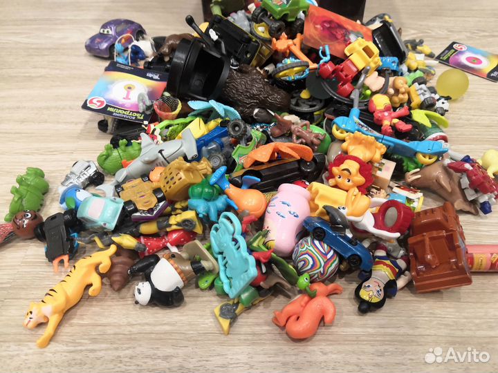 Коробка игрушек из киндер сюрприза