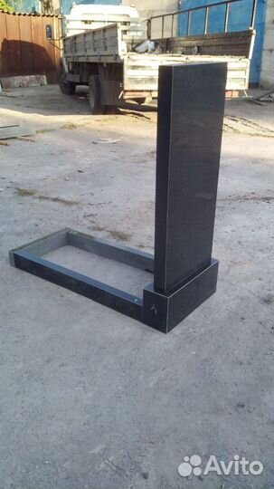 Памятник (Украина)