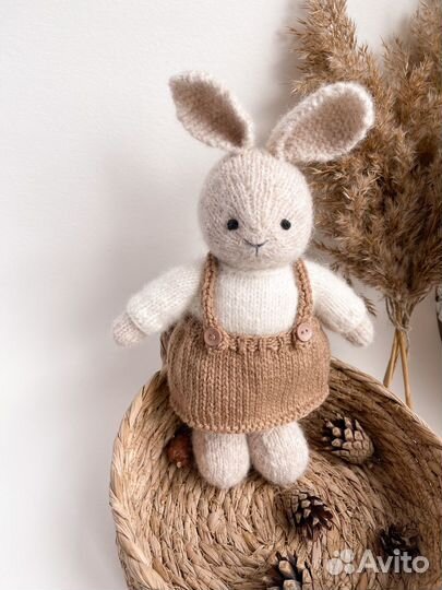 Зайка вязаная игрушка