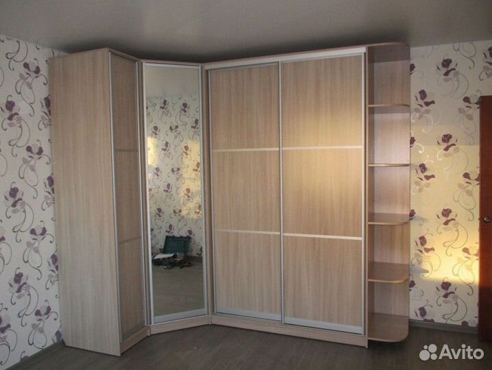 Зеркальный шкаф