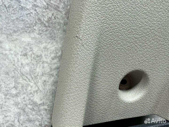 Обшивка центральной стойки правая Renault Logan 2