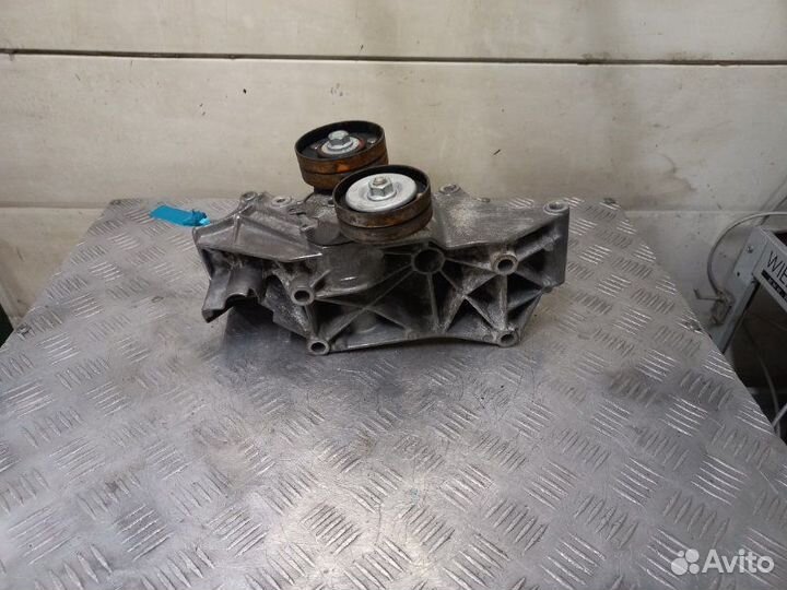 Кронштейн генератора Skoda Octavia Tour BCA