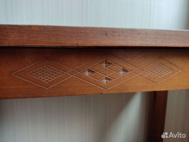 Столик консольный. Натур. дерево. Антиквариат