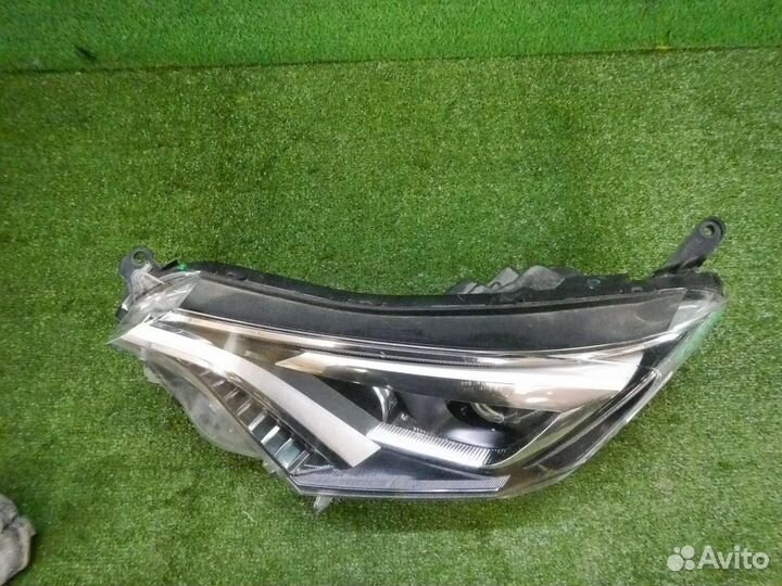 Фара левая Toyota RAV4