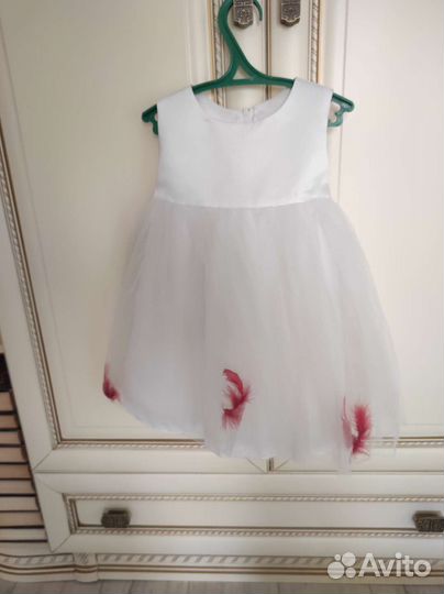 Платье нарядное и др. детские вещи