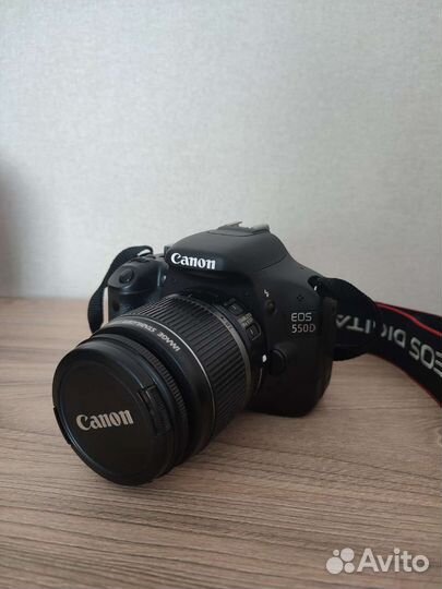 Зеркальный фотоаппарат Canon EOS 550D
