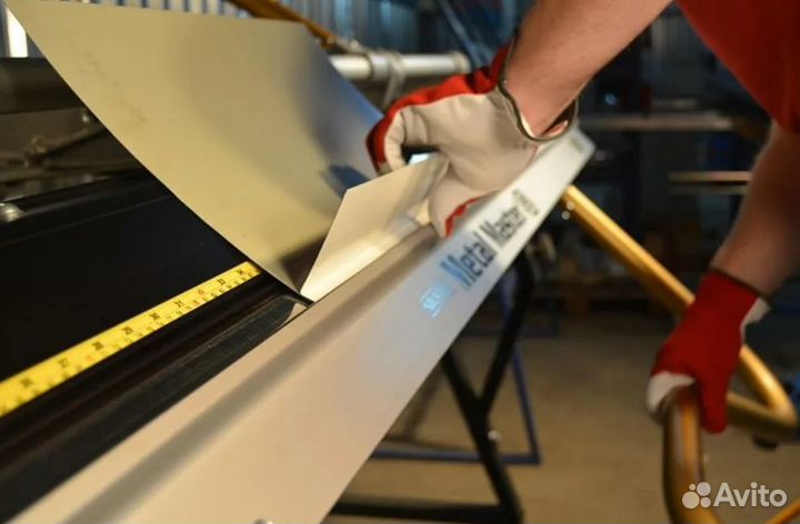 Рабочий в цех по кровле и фасаду