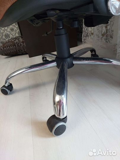 Компьютерное кресло