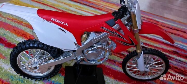 Модель мотоцикла honda CRF 450R 1:6