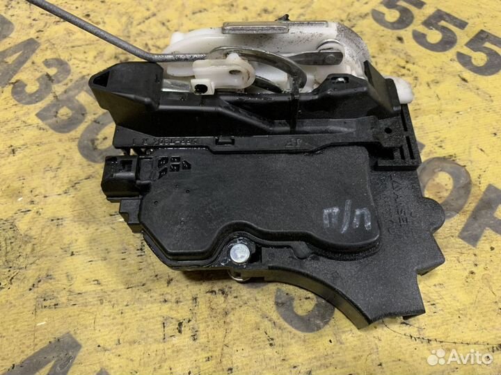 Замок двери передний правый Mitsubishi Lancer 9